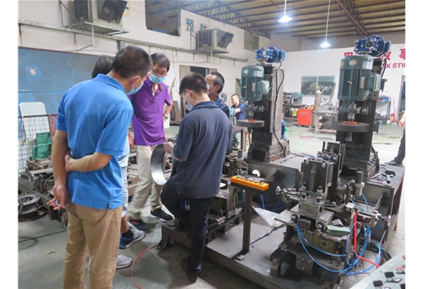 津?qū)汄?yàn)收機(jī)器