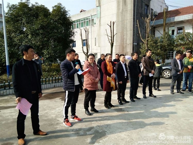 總經(jīng)理獻(xiàn)愛心 (8)